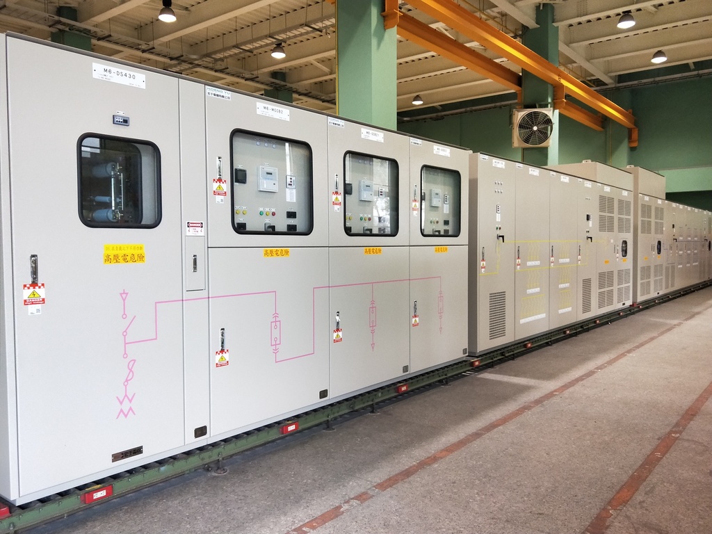 高壓閉鎖型配電盤 Medium-voltage switchgear