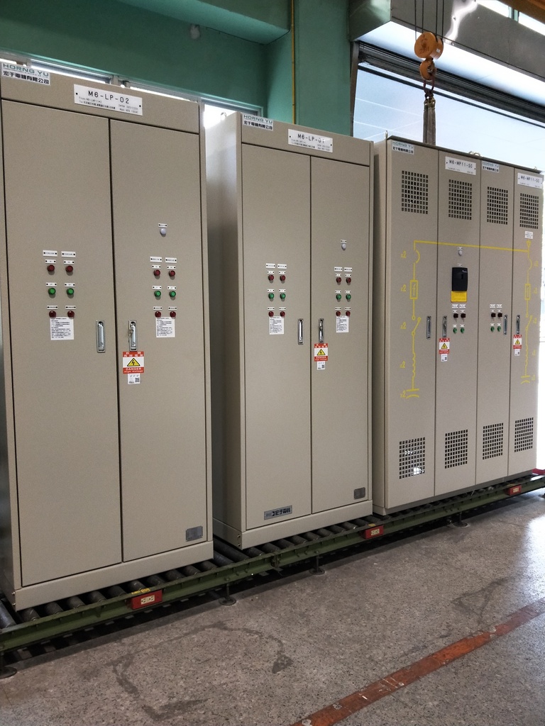 高壓閉鎖型配電盤 Medium-voltage switchgear